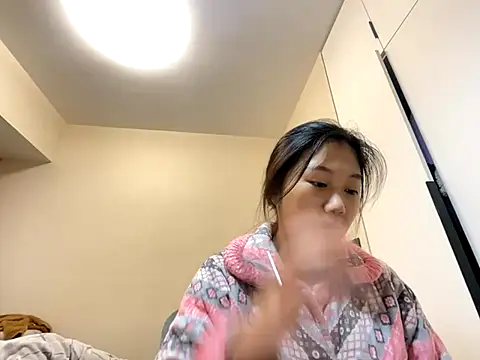 xena0501 online show from December 15, 8:18 am