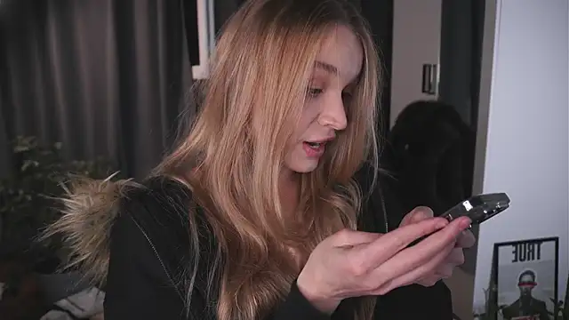 lisa schiele online show from October 27, 8:13 pm