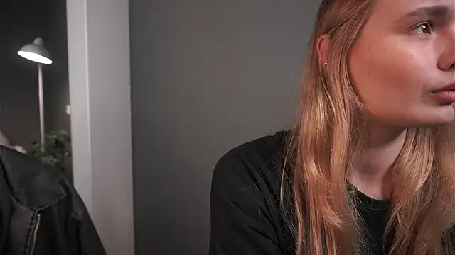 lisa schiele online show from November 28, 8:00 pm