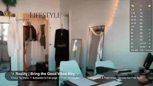 Snapshot of SwingWingWomanSweden chatting on May 19, 7:47 am SwingWingWomanSweden online show from May 19, 7:47 am