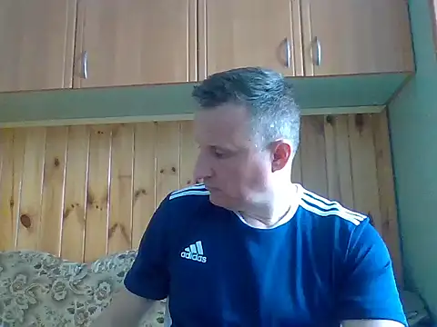 Snapshot of Maksymilian1 chatting on April 12, 10:09 am Maksymilian1 online show from April 12, 10:09 am