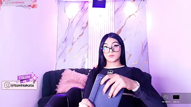 Snapshot of Mhiaa_Sweet chatting on April 28, 12:10 pm Mhiaa Sweet online show from April 28, 12:10 pm
