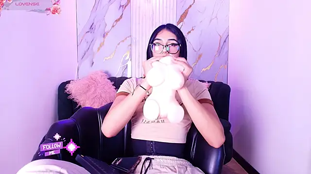 Snapshot of Mhiaa_Sweet chatting on April 30, 12:00 pm Mhiaa Sweet online show from April 30, 12:00 pm