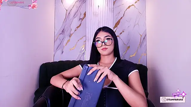 Snapshot of Mhiaa_Sweet chatting on May 11, 12:22 pm Mhiaa Sweet online show from May 11, 12:22 pm