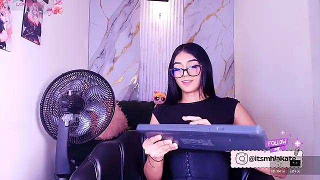 Snapshot of Mhiaa_Sweet chatting on June 20, 12:19 pm Mhiaa Sweet online show from June 20, 12:19 pm