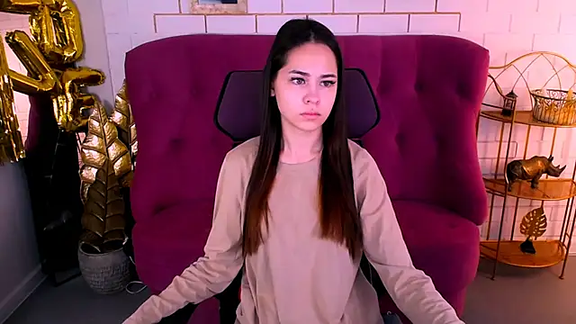 UliaNeer online show from November 17, 5:02 am