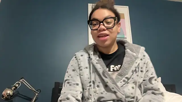 Snapshot of zahrabliss chatting on December 17, 6:52 am zahrabliss online show from December 17, 6:52 am