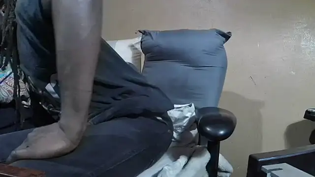 EYEzIAM online show from February 5, 9:58 am