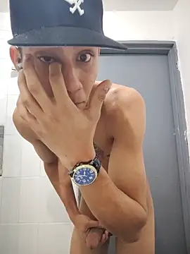 Snapshot of Davig4 chatting on November 14, 9:02 pm Davig4 online show from November 14, 9:02 pm