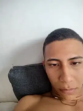 Snapshot of Davig4 chatting on November 17, 7:19 pm Davig4 online show from November 17, 7:19 pm