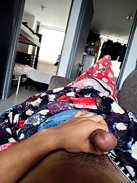 Snapshot of Davig4 chatting on December 3, 12:47 pm Davig4 online show from December 3, 12:47 pm