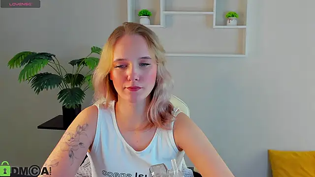 Casey Sweeet online show from October 15, 2:50 pm