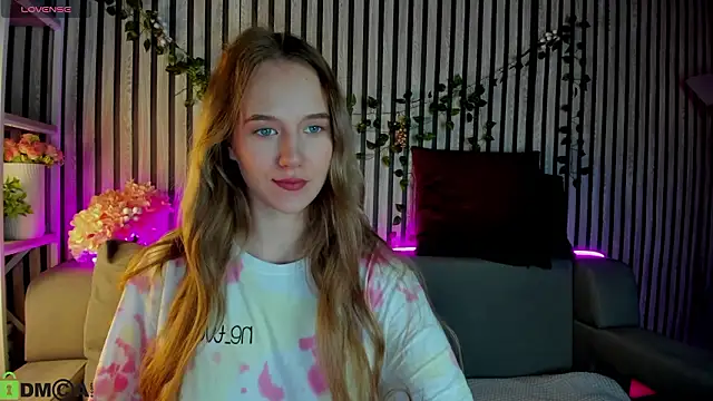 Casey Sweeet online show from February 18, 1:01 am