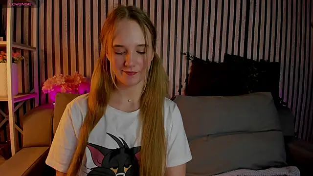 Casey Sweeet online show from April 18, 3:16 pm