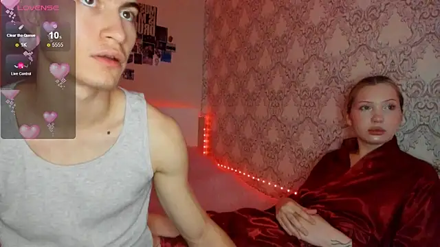 Snapshot of gretty_love chatting on October 6, 8:12 am gretty love online show from October 6, 8:12 am