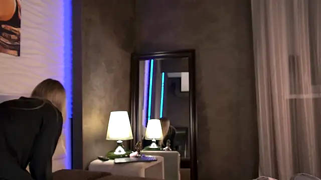 Snapshot of AriWild chatting on October 7, 4:20 am AriWild online show from October 7, 4:20 am