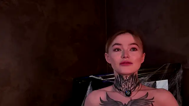 Snapshot of AriWild chatting on November 1, 4:03 am AriWild online show from November 1, 4:03 am