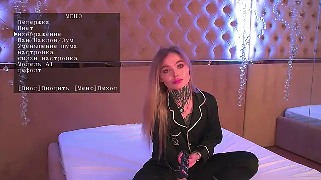 Snapshot of AriWild chatting on November 9, 4:33 am AriWild online show from November 9, 4:33 am