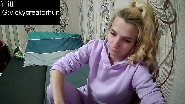Snapshot of AlissaClark chatting on July 9, 8:13 pm AlissaClark online show from July 9, 8:13 pm
