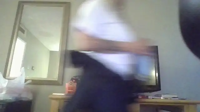 Snapshot of Flossee chatting on February 1, 8:07 pm Flossee online show from February 1, 8:07 pm