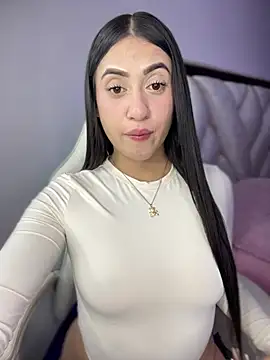 Snapshot of isabela_l chatting on January 16, 1:53 am isabela l online show from January 16, 1:53 am