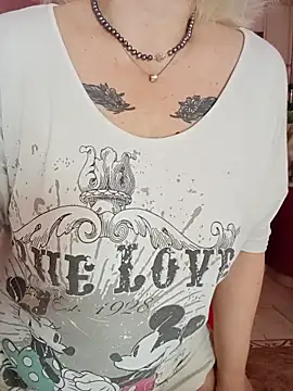 SquirtMilf00 online show from September 13, 2:55 am