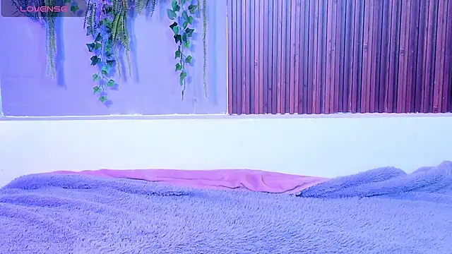 Dakotaferreti online show from October 7, 8:50 pm