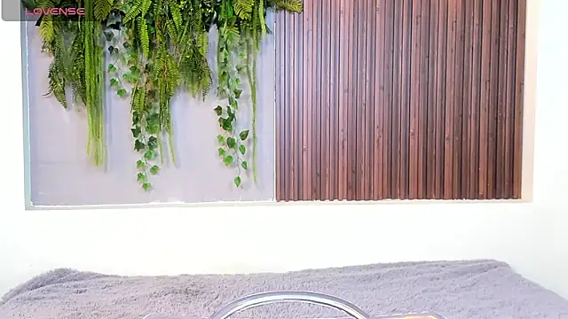 Dakotaferreti online show from October 14, 8:20 pm