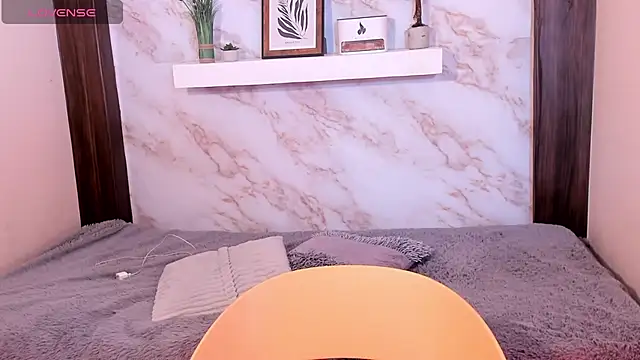 Dakotaferreti online show from November 11, 8:31 pm