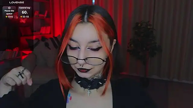 Snapshot of Mistress__Marcelline chatting on June 10, 1:39 am Mistress Marcelline online show from June 10, 1:39 am
