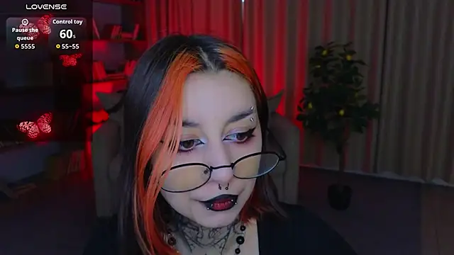 Snapshot of Mistress__Marcelline chatting on June 18, 1:50 am Mistress Marcelline online show from June 18, 1:50 am
