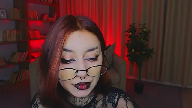 Snapshot of Mistress__Marcelline chatting on June 25, 2:44 am Mistress Marcelline online show from June 25, 2:44 am