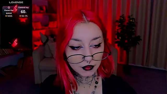 Snapshot of Mistress__Marcelline chatting on July 10, 1:43 am Mistress Marcelline online show from July 10, 1:43 am