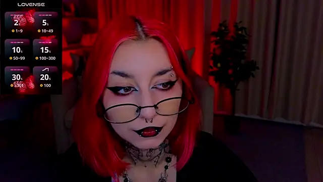 Snapshot of Mistress__Marcelline chatting on July 14, 1:41 am Mistress Marcelline online show from July 14, 1:41 am