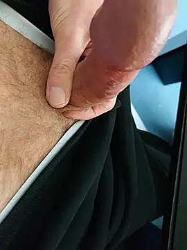 Snapshot of MyDick4You666 chatting on February 16, 9:27 am MyDick4You666 online show from February 16, 9:27 am