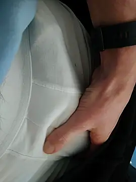 Snapshot of MyDick4You666 chatting on February 17, 11:07 am MyDick4You666 online show from February 17, 11:07 am