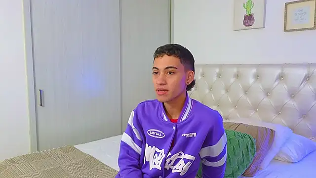 yulian vasquez online show from January 15, 7:39 pm