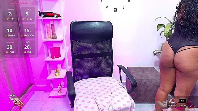 sharlottxl online show from March 15, 2:50 am