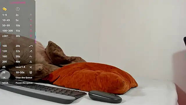 LoganTwink18 online show from January 15, 4:22 pm