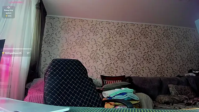 Snapshot of DarcySiren chatting on February 4, 10:32 am DarcySiren online show from February 4, 10:32 am