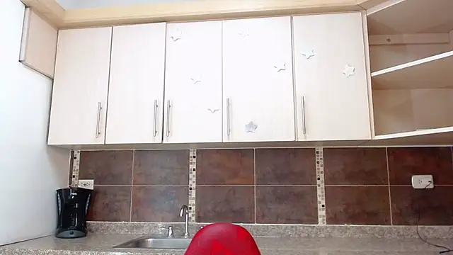 Snapshot of EMMA_ROGGER chatting on October 15, 5:13 pm EMMA ROGGER online show from October 15, 5:13 pm