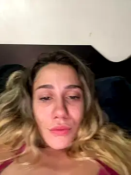 Snapshot of blond-96 chatting on October 24, 1:03 am blond-96 online show from October 24, 1:03 am