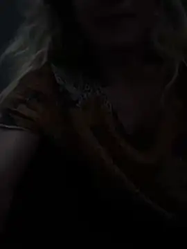 Snapshot of blond-96 chatting on November 4, 2:32 am blond-96 online show from November 4, 2:32 am