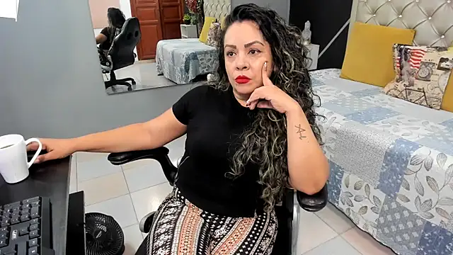 kris milff online show from September 26, 12:31 pm