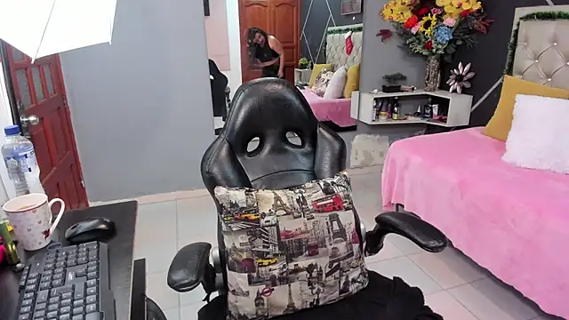 kris milff online show from December 15, 8:57 pm