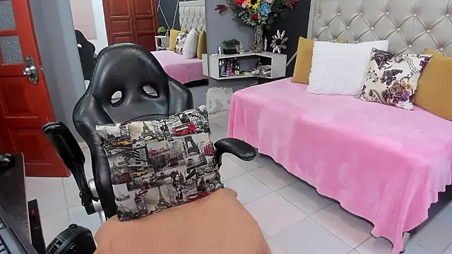 kris milff online show from January 9, 7:59 pm