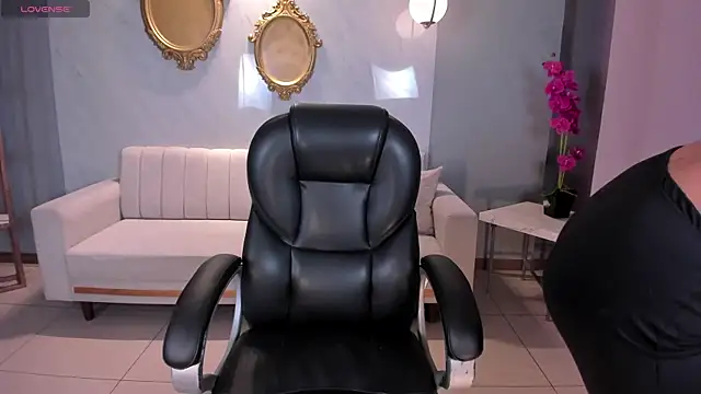 AmbarJames  online show from November 20, 12:05 pm