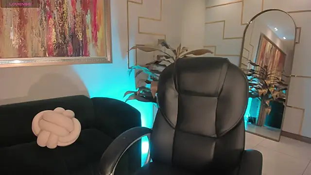 Snapshot of MilaLawrence chatting on February 26, 12:15 pm MilaLawrence online show from February 26, 12:15 pm