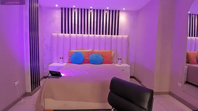 Snapshot of MilaLawrence chatting on March 3, 1:50 pm MilaLawrence online show from March 3, 1:50 pm