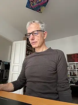 Snapshot of SexyLeon8 chatting on November 11, 8:36 am SexyLeon8 online show from November 11, 8:36 am